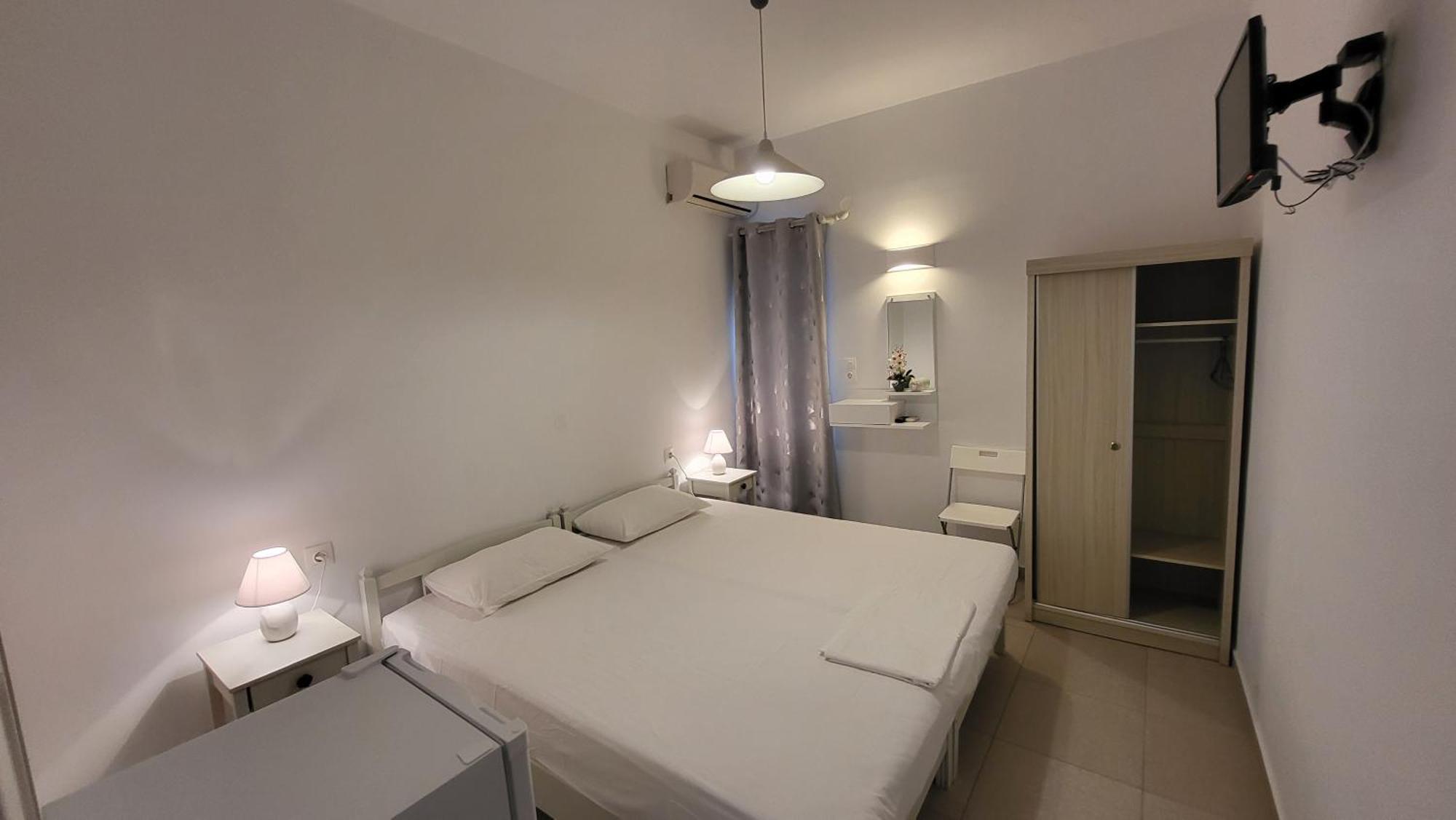 Meltemi Antiparos Hotel Room photo